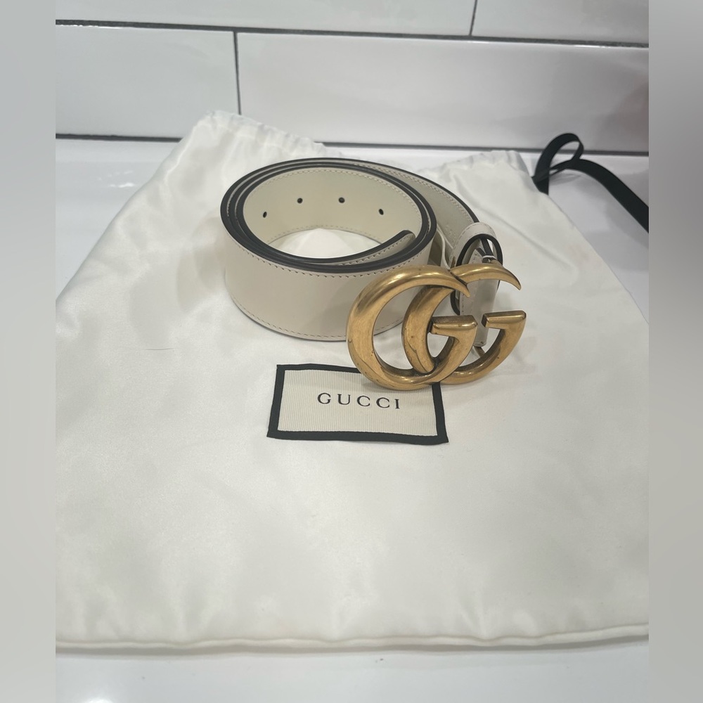 GUCCI
Leather belt